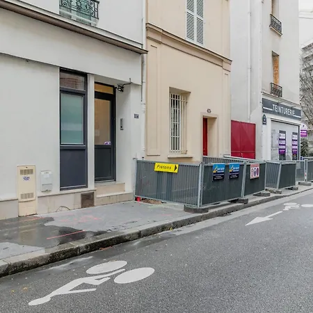 Unwind In Timeless Comfort Apartment Paris