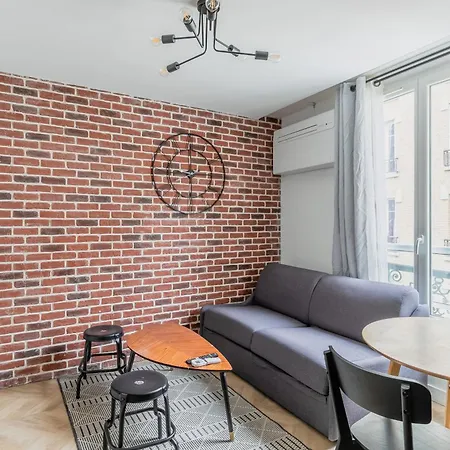 Unwind In Timeless Comfort Apartment Paris