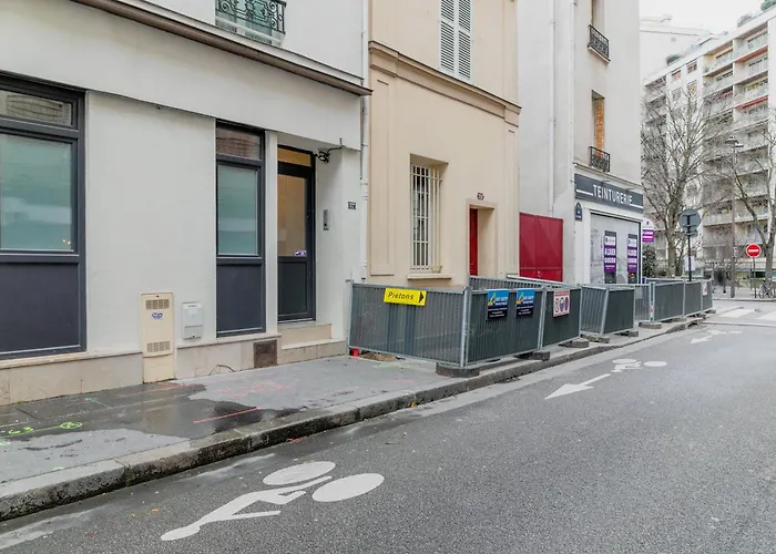 Unwind In Timeless Comfort Daire Paris